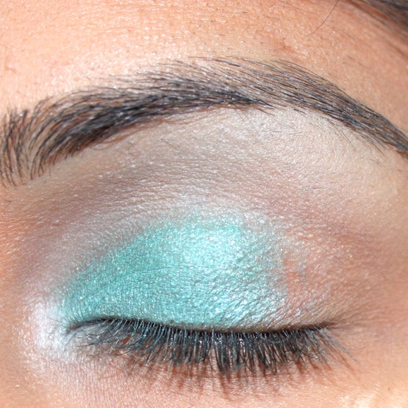 Authentic MAC Aqua Eyeshadow - Picture 3 of 3